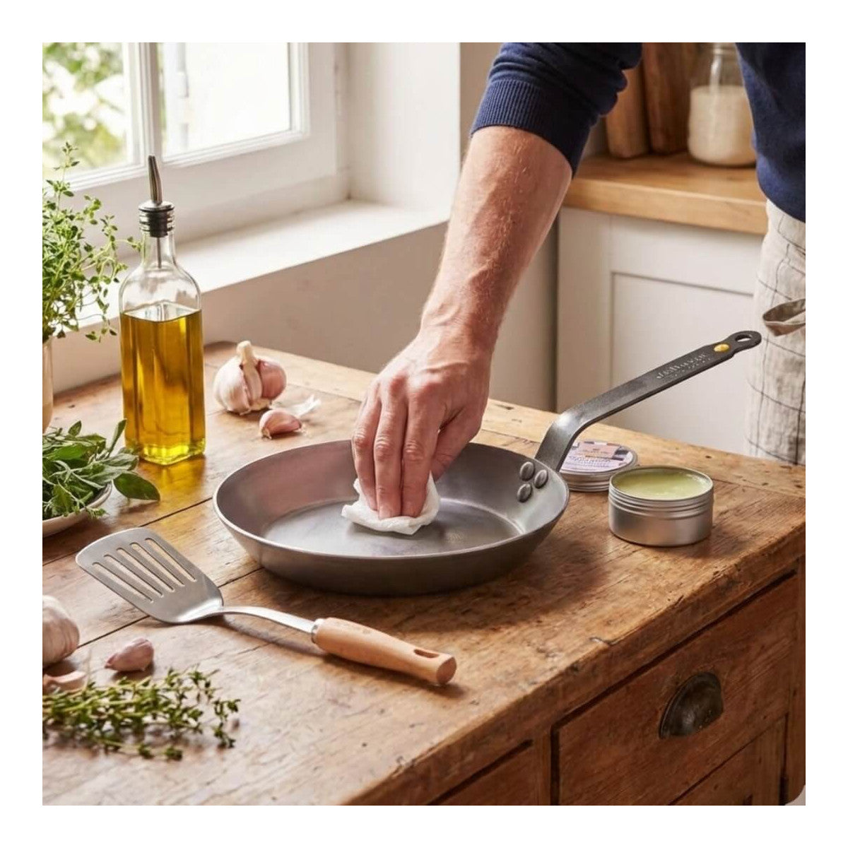 De Buyer Mineral B 24cm Starter Kit – Pan, Spatula & Seasoning Wax